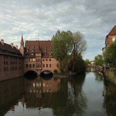 Obraz premium Historic Heilig-Geist-Spital on the Pegnitz River – Nuremberg, Germany