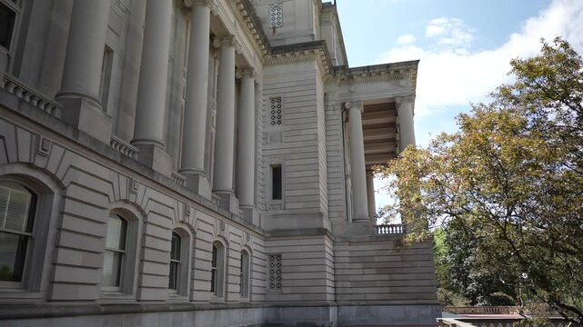 This stunning government building in Frankfort showcases detailed architecture representing Kentuckys legislative history. Sunlight highlights its grand exterior.