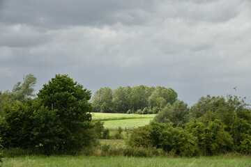 Ciel d'orage au dessus du paysage rural à Ghislenghien (Ath)