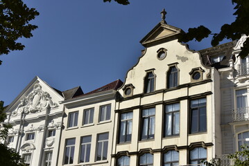 Façades à fronton de style baroque des maisons au centre historique de Bruxelles-ville 