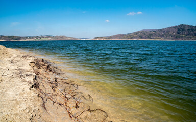 brzeg jeziora Mucharskiego 1