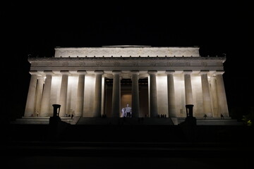 Lincoln memorial at night