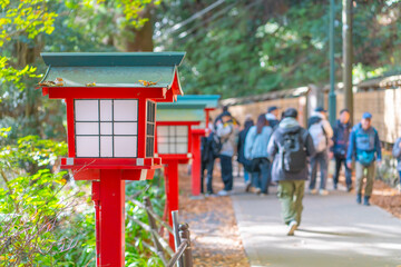 東京・高尾山 参道の灯篭