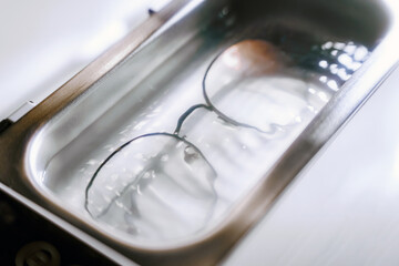 Eyewear cleaning with ultrasonic wave technology