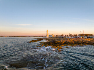 Faro de la Savina en el puerto de Formentera al atardecer, Islas Baleares.