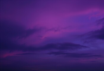 Fototapeta premium Elegant Twilight sky with deep purples and blues