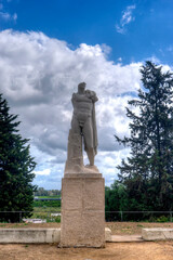 Obraz premium estatua del emperador Trajano en la antigua ciudad romana de Itálica, España