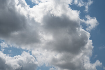 Obraz premium Cloudscape on a day with changing weather.