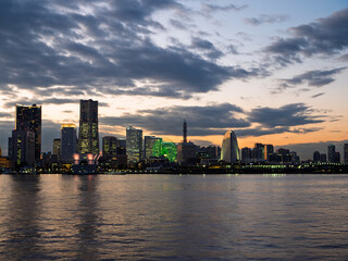 Fototapeta premium Yokohama Port skyline at sunset