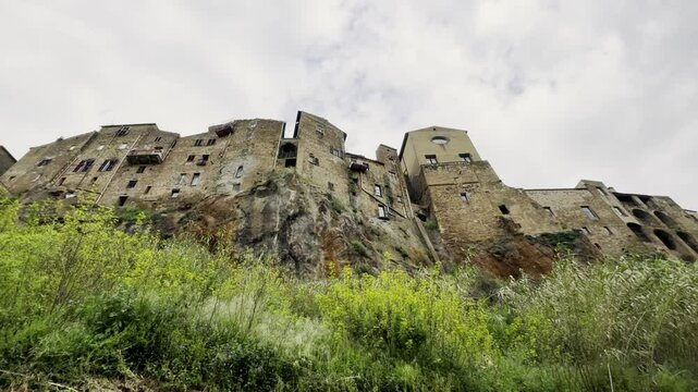 Video documentation of the city of Pitigliano tuff city perched on rock