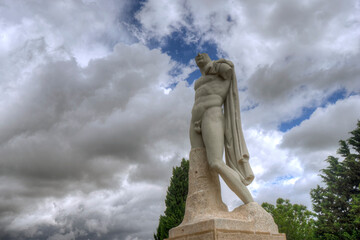 estatua del emperador Trajano en la antigua ciudad romana de Itálica, España	