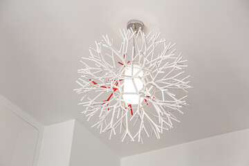 Nowoczesna lampa w formie kuli