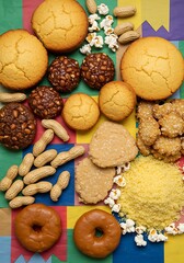 Variedade de comVariedade de comidas típicas de Festa Juninaidas típicas de Festa Junina