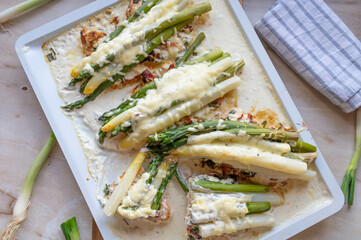 Baked chicken breast with white and green asparagus with a delicious cream cheese sauce