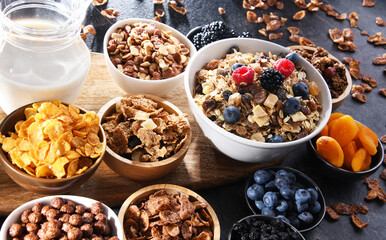 Breakfast cereal products and fresh fruits