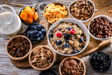 Breakfast cereal products and fresh fruits