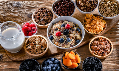Breakfast cereal products and fresh fruits