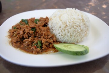 タイ屋台料理　ガパオライス　ガパオムーサップ