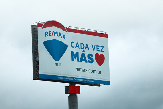 
Spanish-language roadside billboard for the real estate company Remax