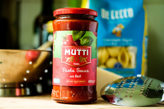  Jar of Mutti Italian Style Cook In Pasta Sauce With Basil