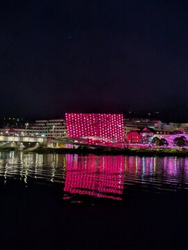 Urfahraner Markt Linz, Nacht, Spiegelung, Donau
