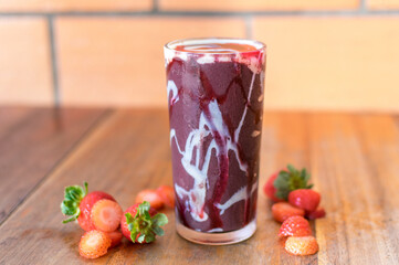 strawberry milkshake with açai