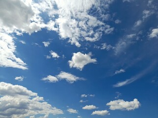 Fototapeta premium Sky and Cloud Formations Seen on a Bright Day in Türkiye.