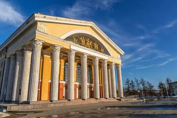 Obraz premium The beautiful facade of the Music Theater of Karelia Republic in Petrozavodsk, a classical building at Russia. 