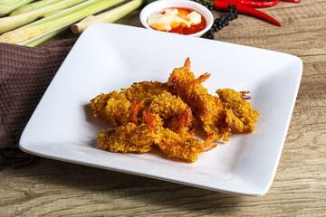 Golden deep prawn tempura wuth sauce