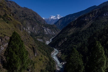 Obraz premium Landscape of Himalaya, Panoramic view of Himalayan mountain covered with snow. Himalaya mountain landscape in winter at Kedarnath valley.