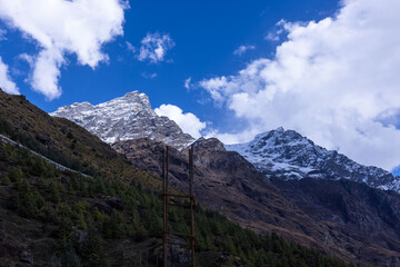 Obraz premium Landscape of Himalaya, Panoramic view of Himalayan mountain covered with snow. Himalaya mountain landscape in winter at Kedarnath valley.