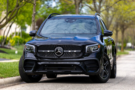 Mercedes-Benz GLB 250 black with AMG package