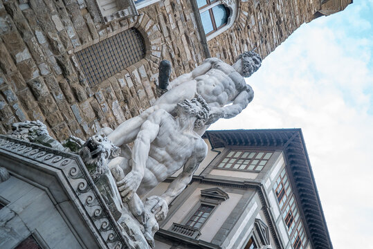 Florence: Hercules and Cacus statue against Palazzo Vecchio facade, Italy
