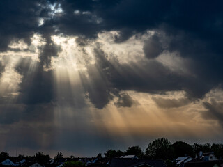 Die Sonne durchbricht die Wolken
