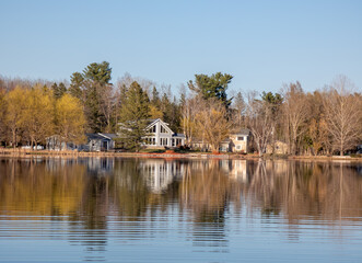 Fototapeta premium Homes on the lakefront