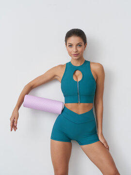 Fototapeta Strong woman demonstrating fitness techniques in bright and airy studio space