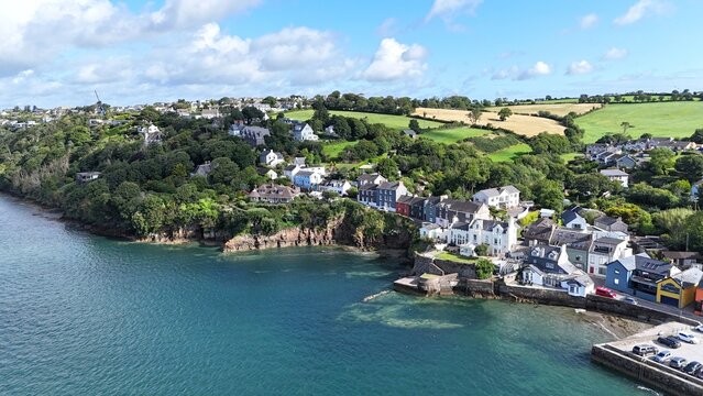 survol de la baie de Kinsale en Irlande pr&egrave;s de Cork