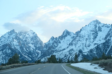 Road leading to majestic snowy mountains © Mckenzie