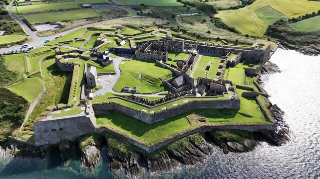 survol de la baie de Kinsale en Irlande pr&egrave;s de Cork