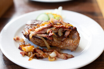 Grilled steak served with caramelized onions. Juicy, perfectly cooked meat ideal for steakhouse menus, food blogs, or gourmet cuisine concepts.