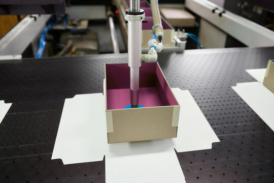 Innovative robot technology streamlines the gluing process in a cardboard box manufacturing plant