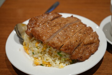 Chinese Food, Fried Rice with Fried Pork Spare Ribs - 中華料理 排骨がのったチャーハン
