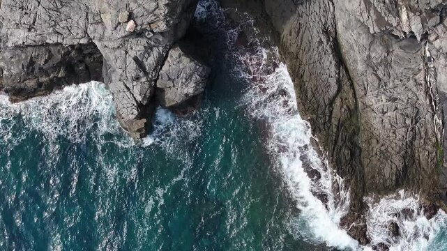 Baliza en la Punta de s&rsquo;Esper&oacute; dentro de la Fortaleza de la Mola en el puerto de Mah&oacute;n, Menorca