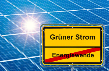 Ein Ortsschild ist beschriftet mit Energiewende und Grüner Strom vor einem Dach mit einer...