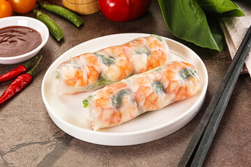 Vietnamese spring roll with prawn