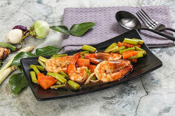 Prawn with asparagus and spices