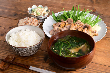 一汁二菜　豚のネギ塩炒めと枝豆とササミのマヨネーズ和え