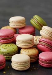 Obraz premium A vibrant collection of beautifully stacked macarons, a sweet and delicious treat.
