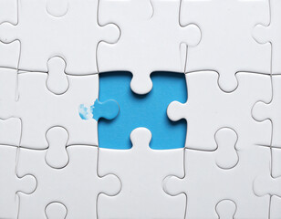 Puzzle pieces not fitting together show disrupted commerce.