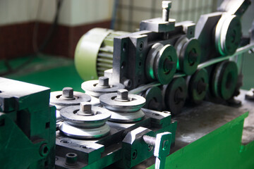 Metal rollers pulling aluminum wire